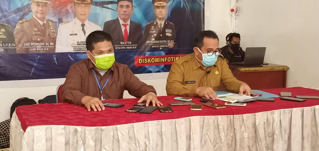 Press-dan-rilis-digugus-Tangap-Covid-2019-di-posko-Mess-Pemda-Rohil