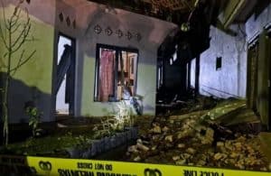 Foto lokasi ledakan petasan mengakibatkan 1 orang tewas, 3 terluka dan 11 rumah rusak. (dok: Sindonews.com)