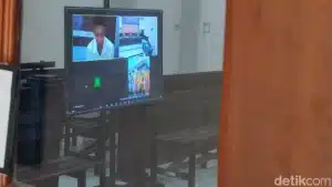 Foto : Sidang perzinaan Ipin di PN Mojoketo (dok: detik.com).