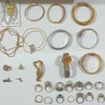 Foto : Perhiasan emas yang dicuri ART untuk dijadikan alat bukti oleh pihak Kepolisian. (Dok: cakaplah.com)