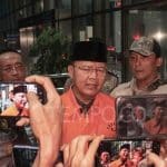 Foto : Mantan Gubernur Bengkulu Rohidin Mersyah saat memberikan keterangan di Gedung Merah Putih, KPK.