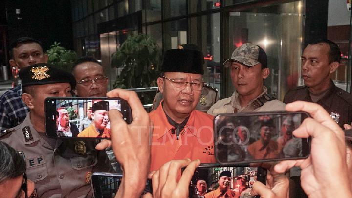 Foto : Mantan Gubernur Bengkulu Rohidin Mersyah saat memberikan keterangan di Gedung Merah Putih, KPK.